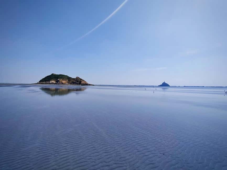 Mont-saint-Michel : Walk in the heart of the Bay - Starting beneath the Mont’s ramparts