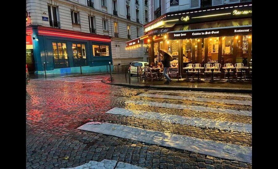 Montmartre for Art Lovers - Walking tour with Expert Guide - Saint-Pierre and the final climb to Sacré-Cœur