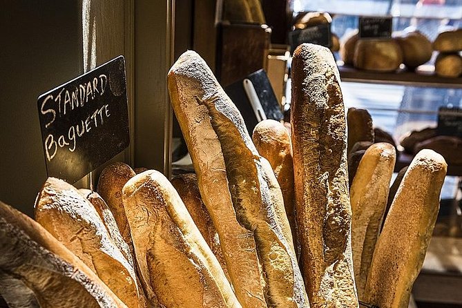 Montmartre Hidden Gems and Scenic Highlights Walking Tour - Dalida, the Pink House, and local atmosphere