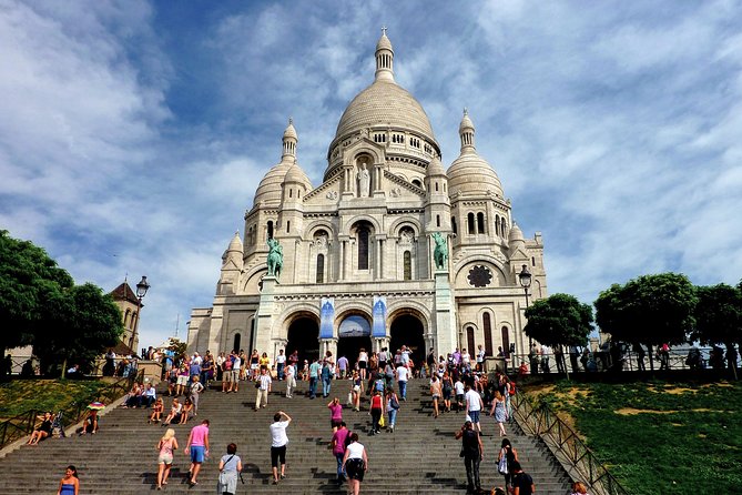 Montmartre Hidden Gems and Scenic Highlights Walking Tour - The vineyard tucked into Montmartre