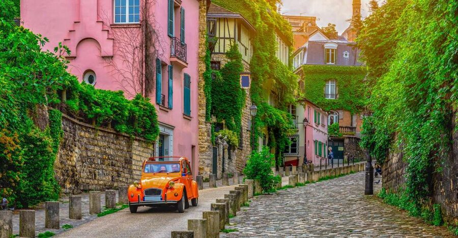 Montmartre & Sacré Coeur: 2.5-Hour Walking Tour - Place du Tertre and Montmartre’s Public Face