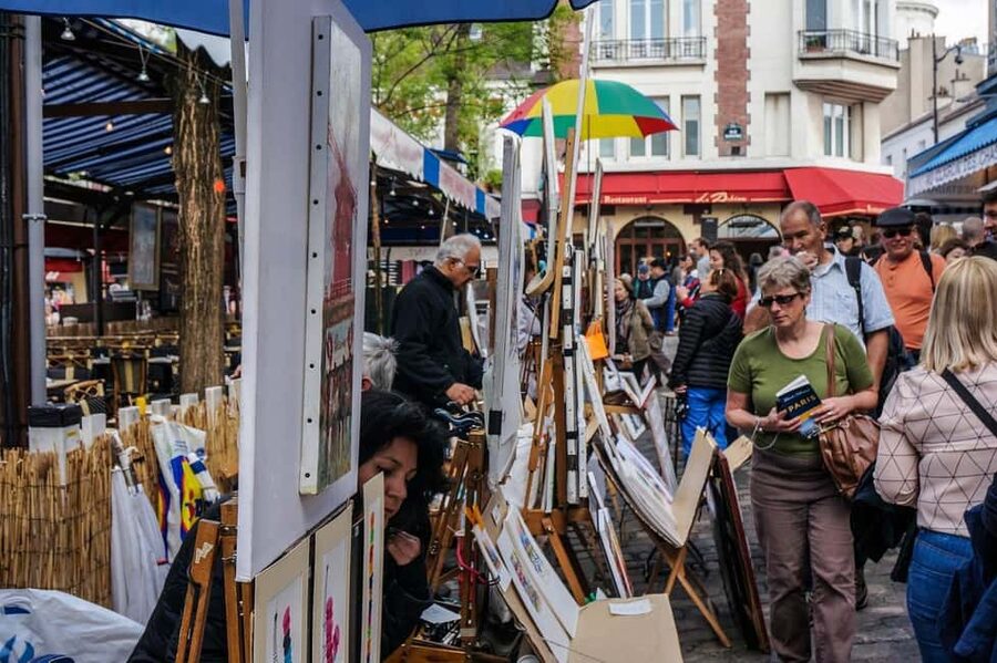 Montmartre Walking Tour with a Local Guide - The Dalida Statue and La Maison Rose