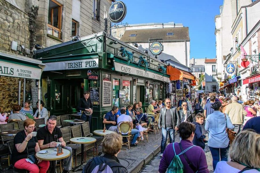Montmartre Walking Tour with a Local Guide - Place du Tertre and the working art square