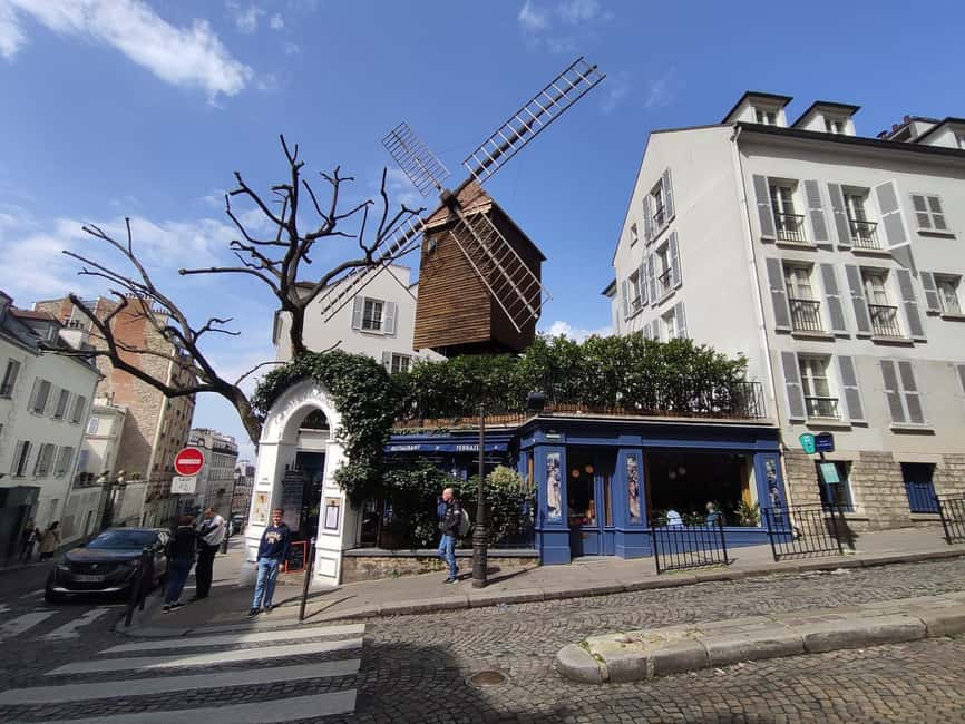 Montmartre Walking Tour with a Local Guide - Sacré-Cœur inside and out
