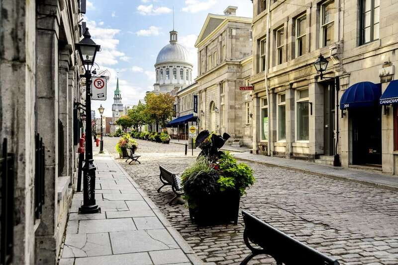 Montréal: Old Town Small Group Guided Walking Tour - Place Jacques-Cartier and the city in public view