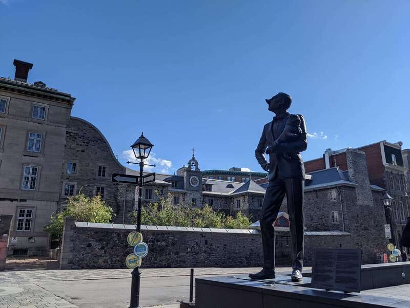 Montréal: The Original Old Montréal Walking Tour - The Basilica area and the value of looking up