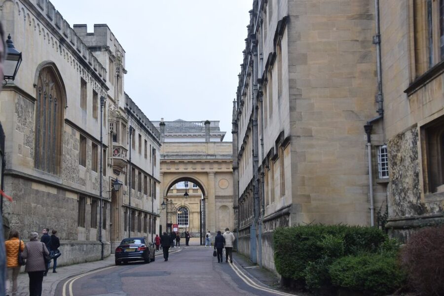 Morse, Lewis and Endeavour Walking Tour of Oxford - The Martyrs’ Memorial and the old city centre