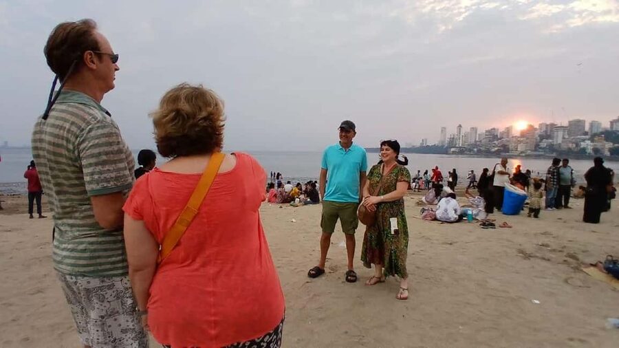 Mumbai Street Food Tour with Evening Bazaar Walk - Sunset snacks at Chowpatty Beach