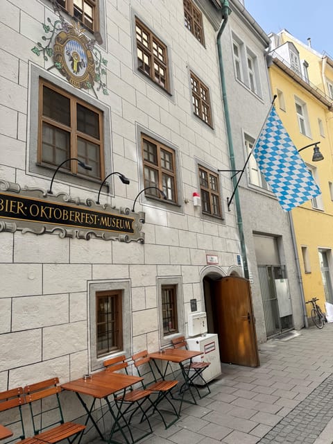 Munich: Guided Food Walking Tour with Beer Tasting - How much food will you actually eat?