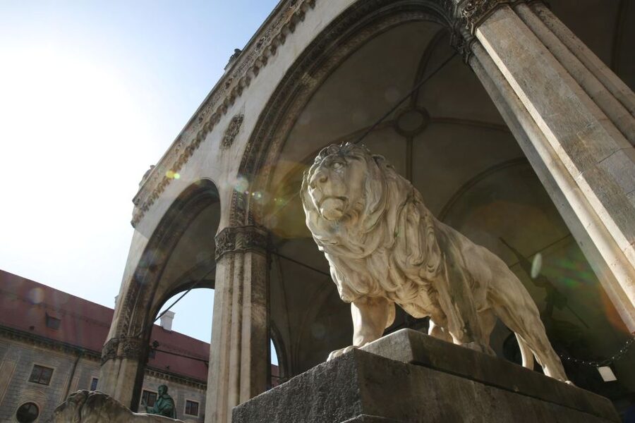 Munich: Old Town Guided Walking Tour - Starting at Marienplatz beneath the New Town Hall