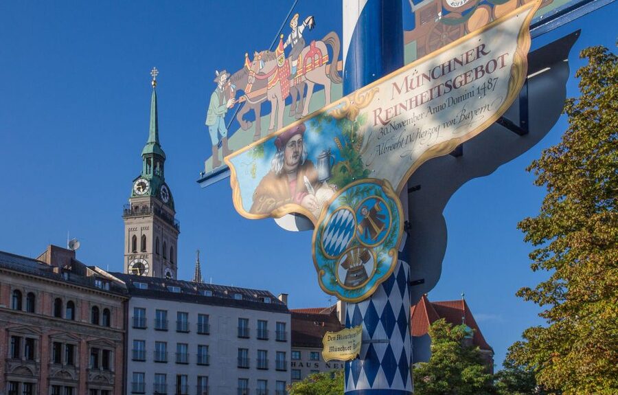 Munich: Old Town Guided Walking Tour - Marienplatz and the city’s public face