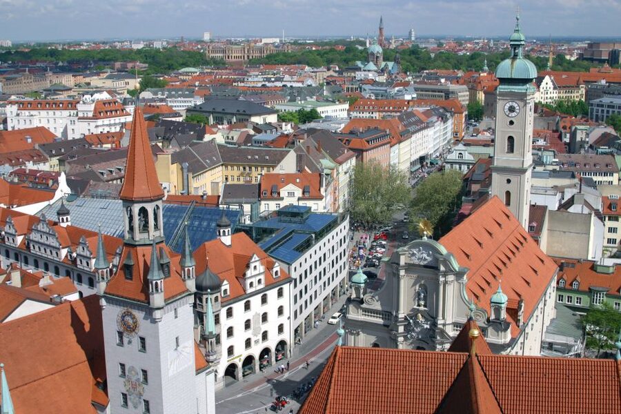 Munich: Walking Tour Old Town and Viktualienmarkt - Odeonsplatz and the Italian touch