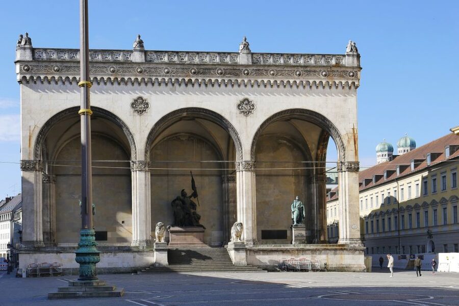 Munich: Walking Tour Old Town and Viktualienmarkt - St. Peter’s Church and Munich’s early center