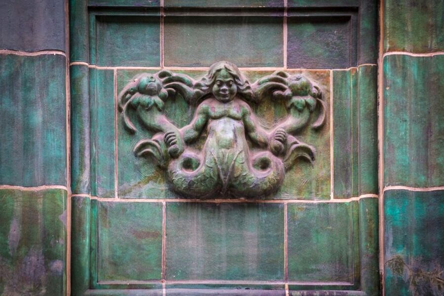 Mystical Hamburg - Walking Tour in German - Meeting beside St. Peter’s Church and the pink pillar