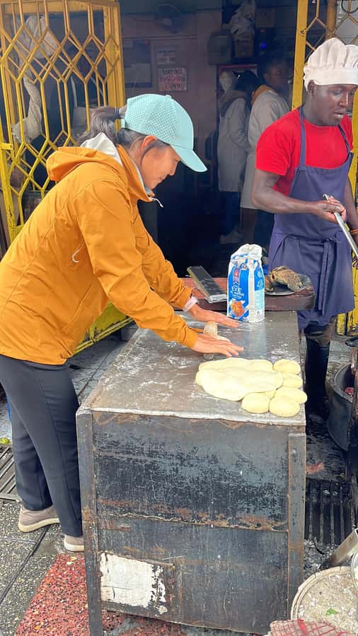 Nairobi: Historic and Modern Highlights Walking Tour - Fixed-price souvenirs and the shoe-shine stop