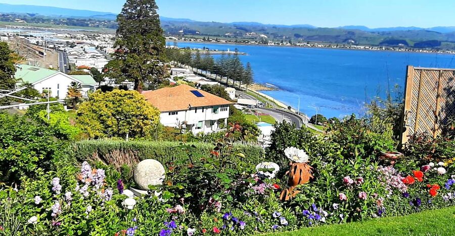 Napier: Art-Deco + Te Mata Peak+ Garden Walk + Wine Tasting - The private garden visit is the personal highlight
