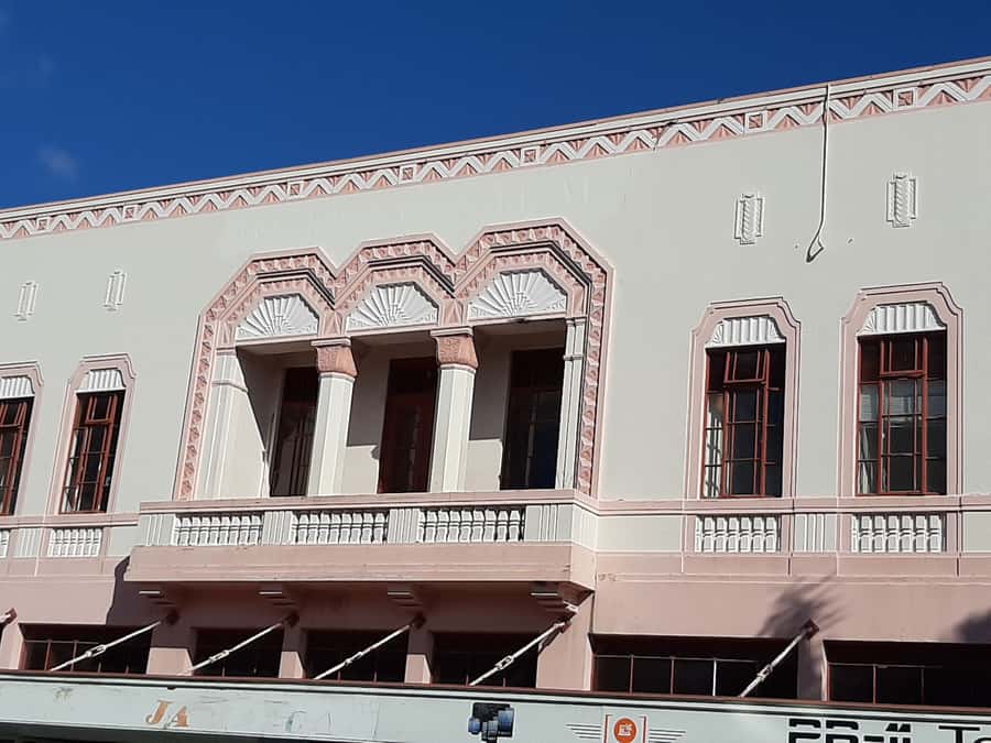 Napier: Art-Deco + Te Mata Peak+ Garden Walk + Wine Tasting - Bluff Hill gives you the cruise ship view