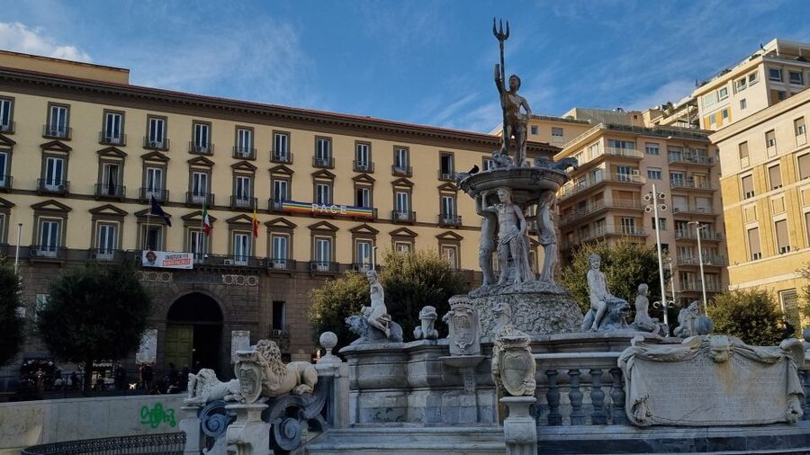 Naples Essentials: Monuments, Local Life & Street Art - Starting with the royal scale of Piazza del Plebiscito