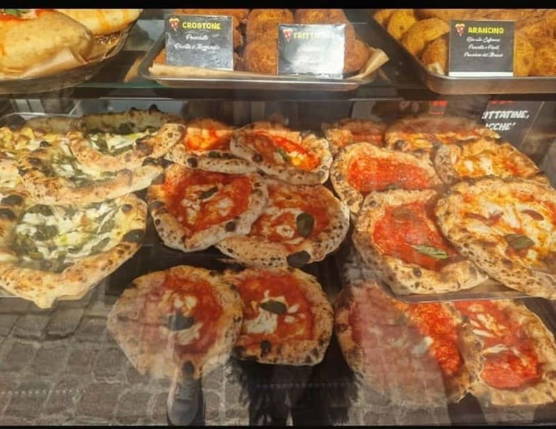 Naples: Street Art, Wine and Food Tasting Walking Tour - Palazzo dello Spagnuolo From the Street