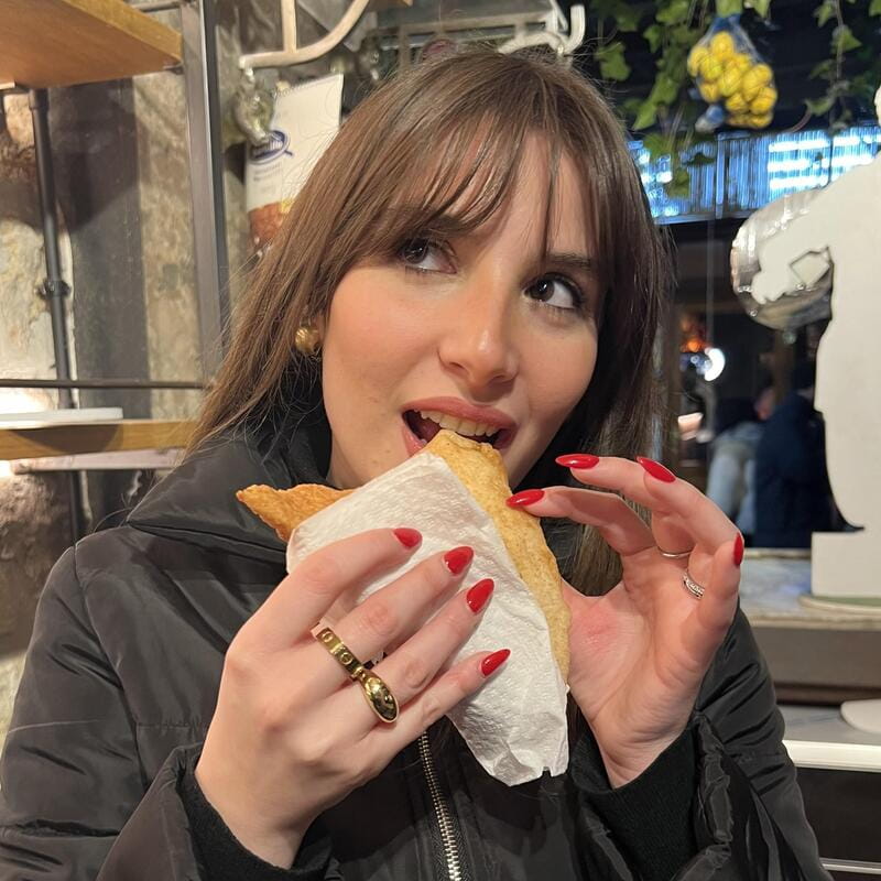 Naples: Street Food Walking Tour with Local Guide - Pizza a portafoglio and the first fried bites