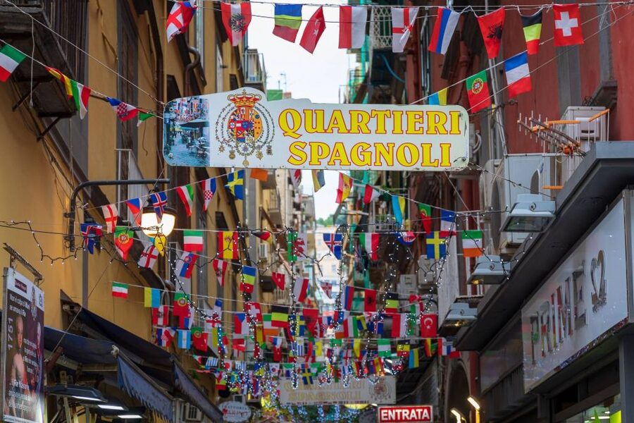 Napoli: Walking Tour of Naples with Local Tour Guide - Starting at Piazza Municipio