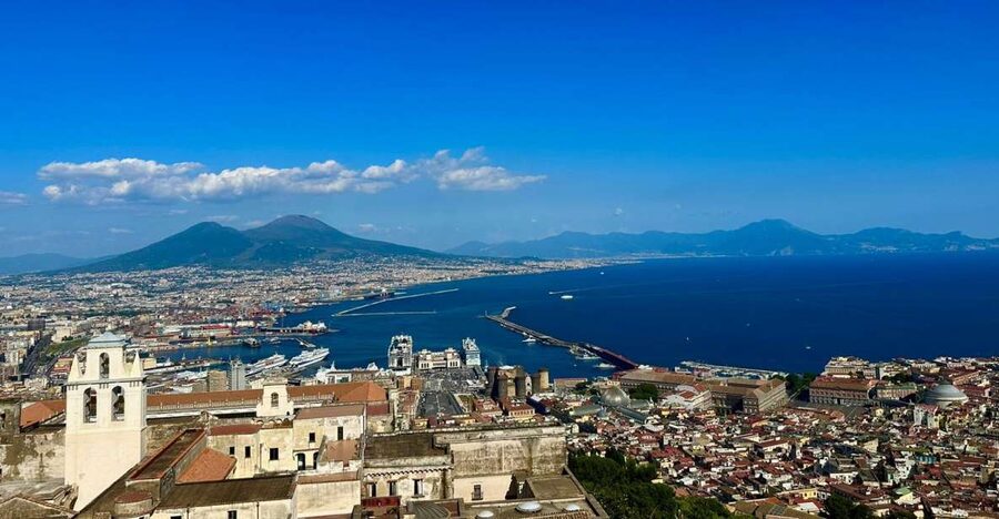 Napoli: Walking Tour of Naples with Local Tour Guide - Piazza del Plebiscito and the royal side of Naples