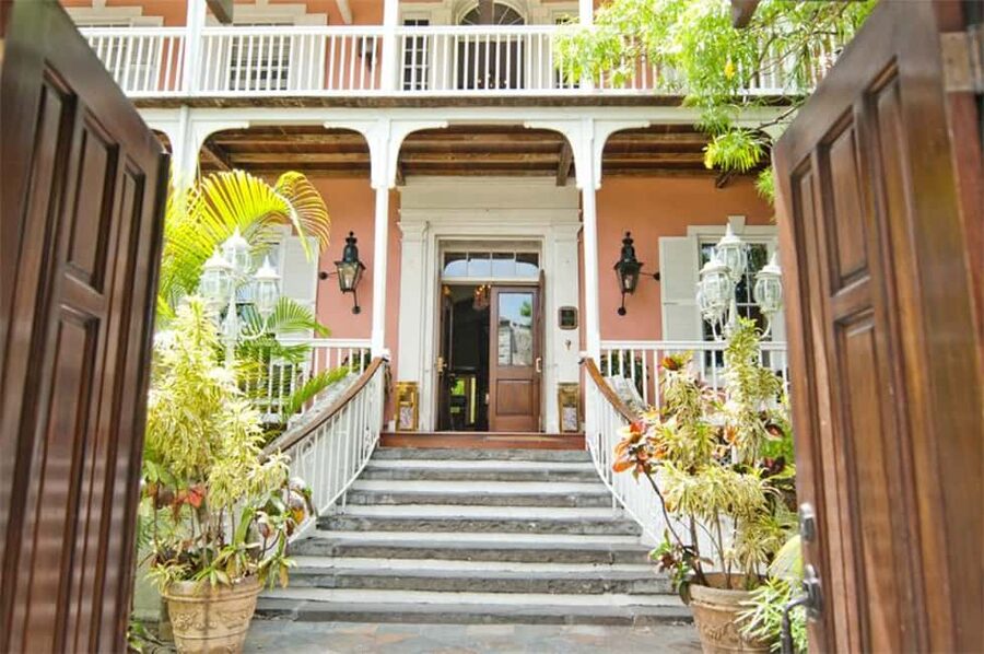 Nassau: Bites and Sites Food and Cultural Walking Tour - Old Nassau between the tastings