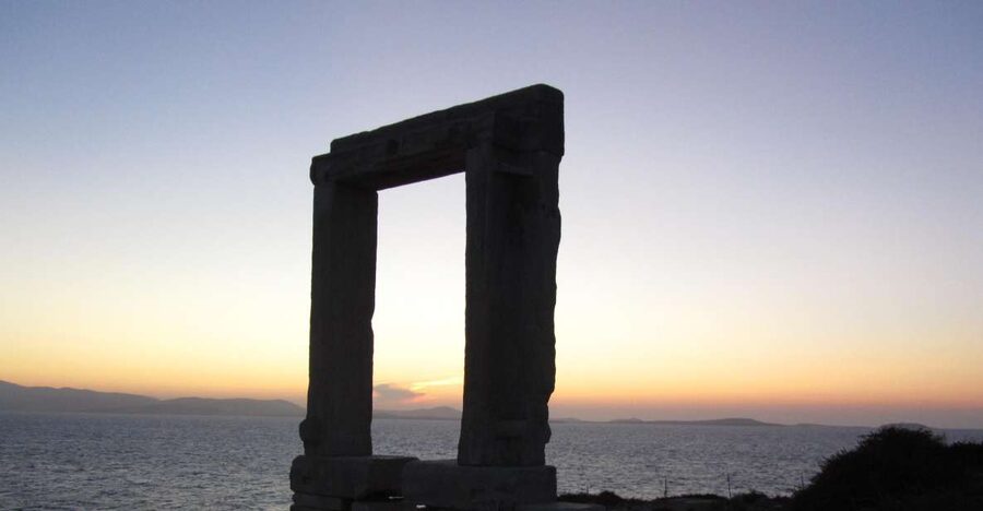 Naxos Castle Walking Tour and Sunset at the Portara - Entering the Venetian Castle and its lived-in lanes