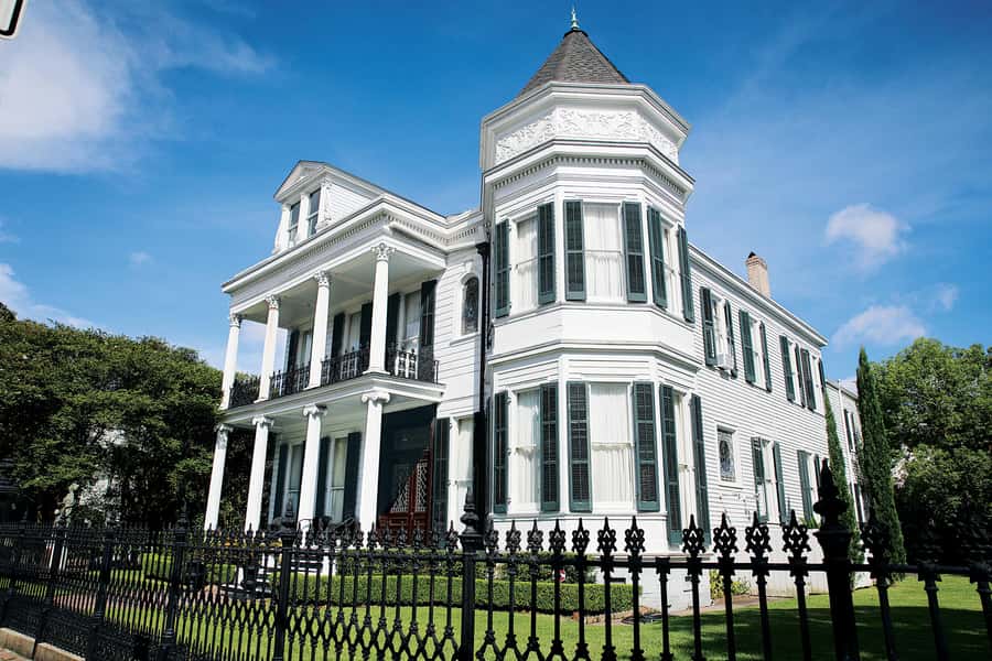 New Orleans: 2-Hour Homes of the Rich & Famous Walking Tour - Key points at a glance