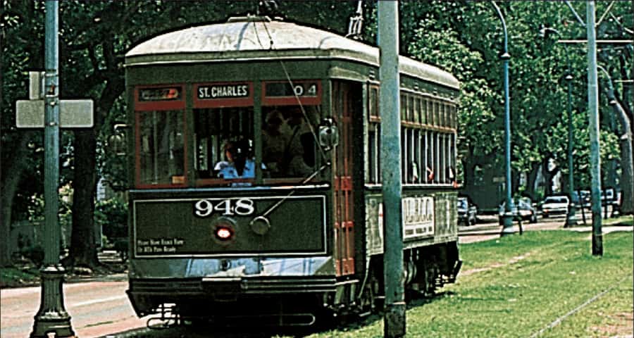 New Orleans: 2-Hour Homes of the Rich & Famous Walking Tour - Lafayette Cemetery and the tour’s opening story