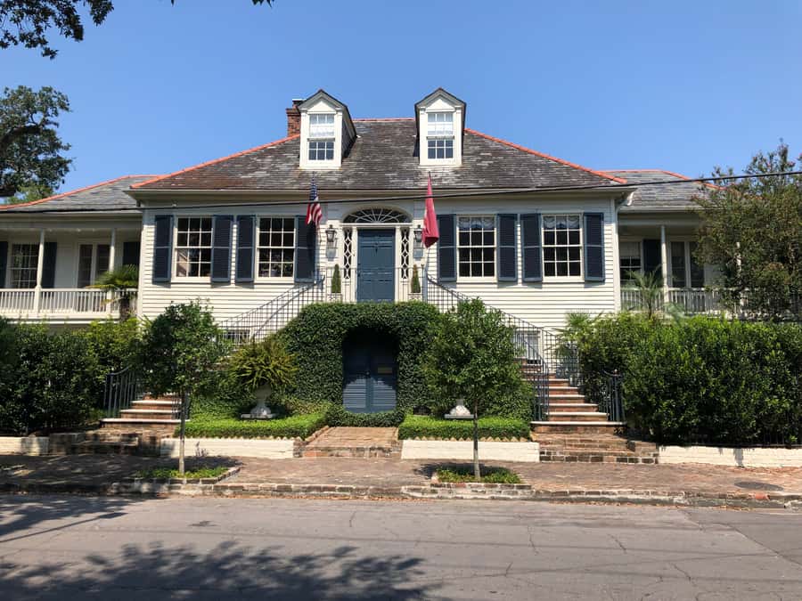 New Orleans: 2-Hour Homes of the Rich & Famous Walking Tour - Grand homes, live oaks, and plant life