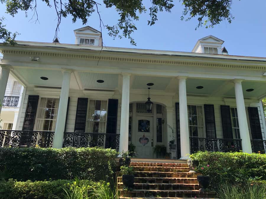 New Orleans: 2-Hour Homes of the Rich & Famous Walking Tour - Guides make the biggest difference
