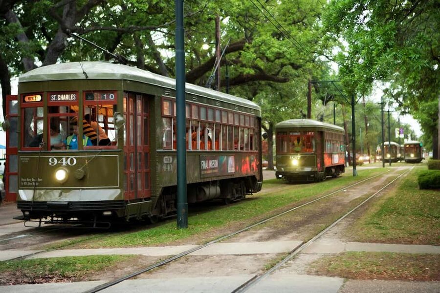 New Orleans: City and Cemetery Bus Tour Garden District Walk - St. Charles Avenue and the Garden District walk