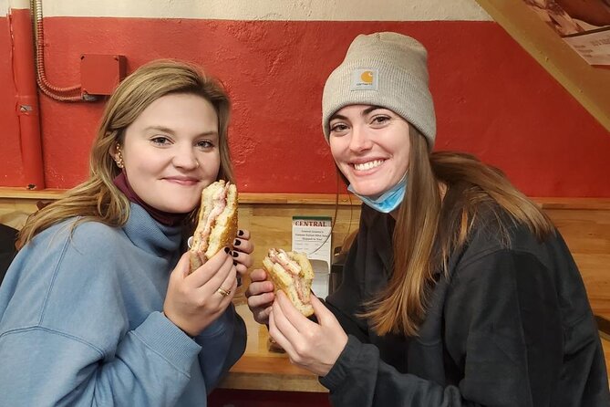 New Orleans Food Walking Tour of the French Quarter with Small-Group Option - What the walking portion adds