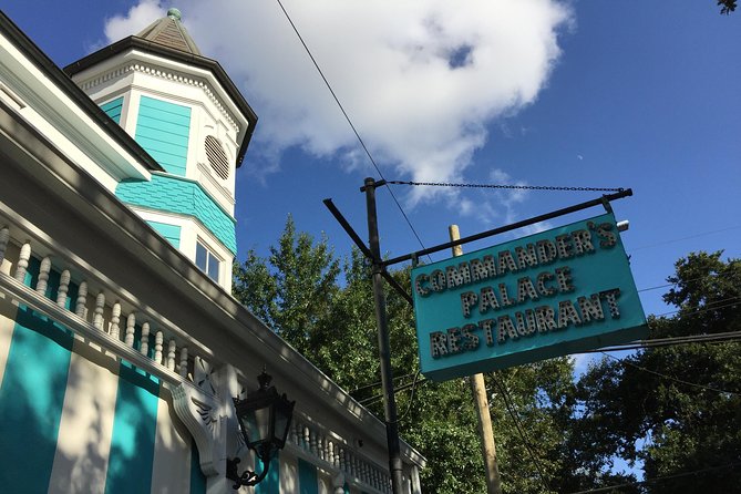 New Orleans Small-Group Garden District Walking Tour - The guides make or break the experience