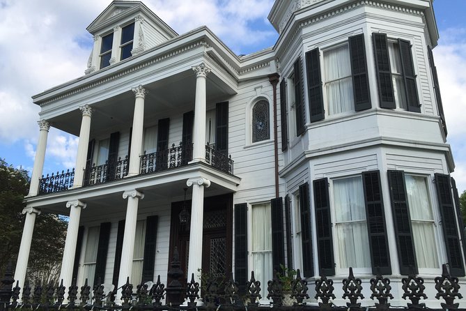 New Orleans Small-Group Garden District Walking Tour - How hard is the walking?