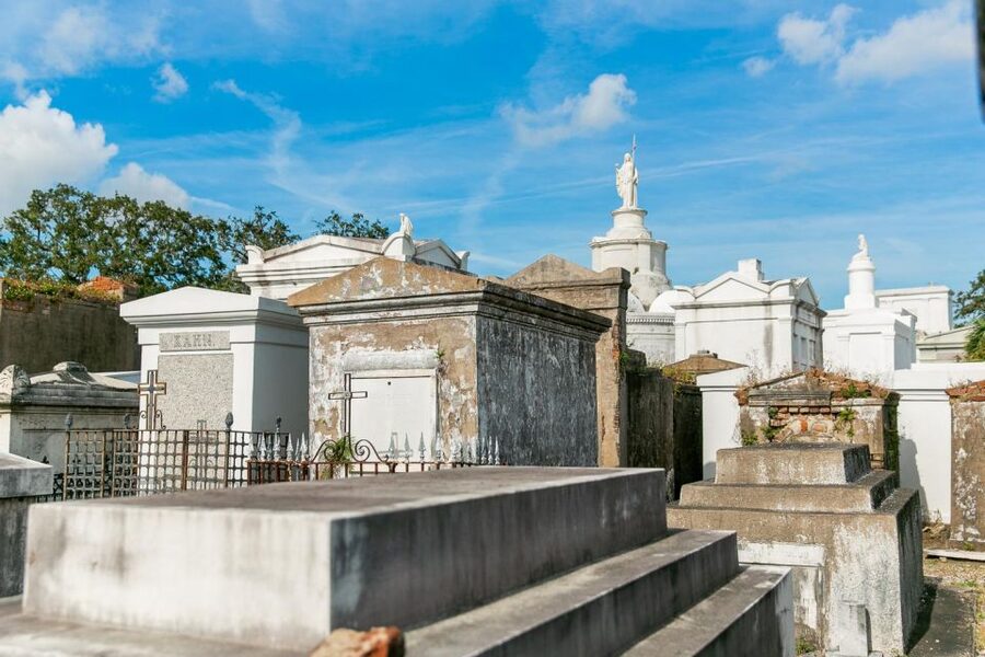 New Orleans: Walking Tour Inside St. Louis Cemetery No. 1 - What the burial customs reveal