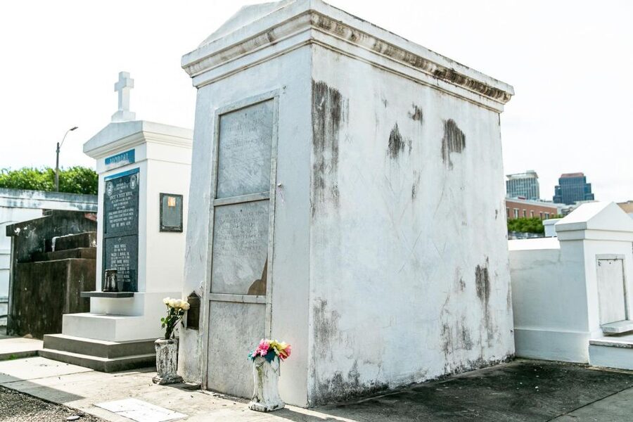 New Orleans: Walking Tour Inside St. Louis Cemetery No. 1 - The guide shapes the experience