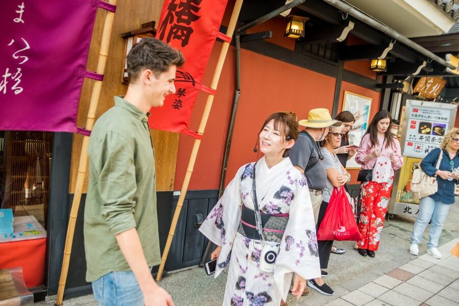Night Walk in Gion: Kyoto's Geisha District - Meeting at Gion Shijo Station