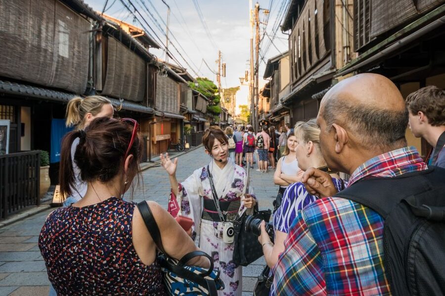 Night Walk in Gion: Kyoto's Geisha District - What the 100-minute route feels like