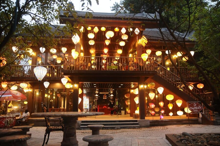Ninh Binh Sunset Tour And Visit Hoa Lu Walking Town At Night - A flexible stop at a local pagoda