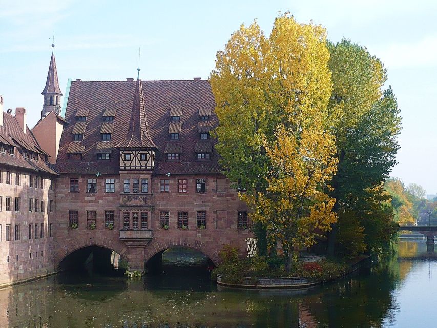 Nuremberg 2-Hour Old Town Highlights Walking Tour in English - Hauptmarkt, the Beautiful Fountain, and Old City Hall