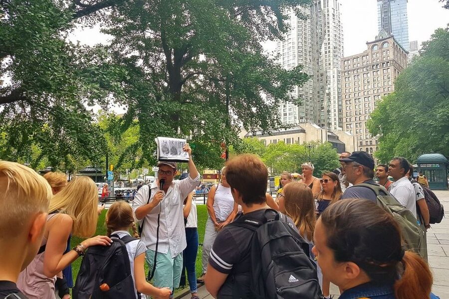 NYC: Brooklyn Bridge and Dumbo District Walking Tour - The photo opportunities are planned, not accidental