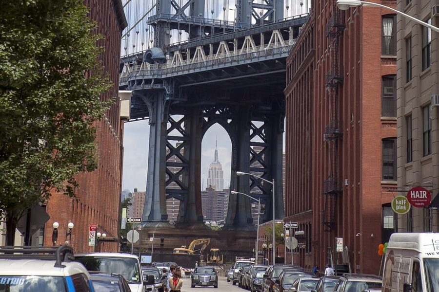 NYC: Brooklyn Bridge and Dumbo District Walking Tour - Guides who turn facts into a good walk