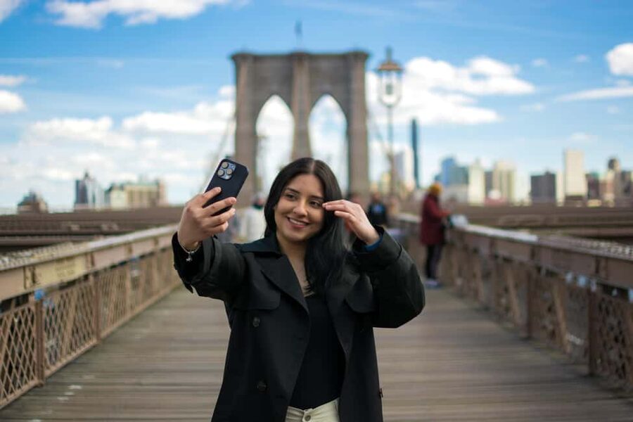 NYC: Brooklyn Bridge and DUMBO Guided Walking Tour - What the $19 price really buys