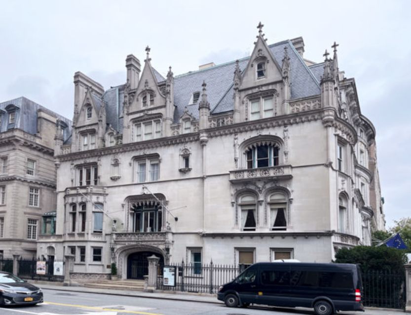NYC: Fifth Ave Gilded Age Mansions Guided Walking Tour - Grand Army Plaza and the Vanderbilt footprint