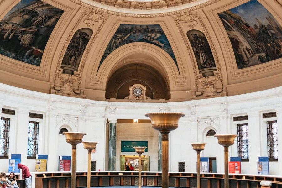 NYC: History of Slavery & Underground Railroad Walking Tour - Fraunces Tavern and the city’s colonial story