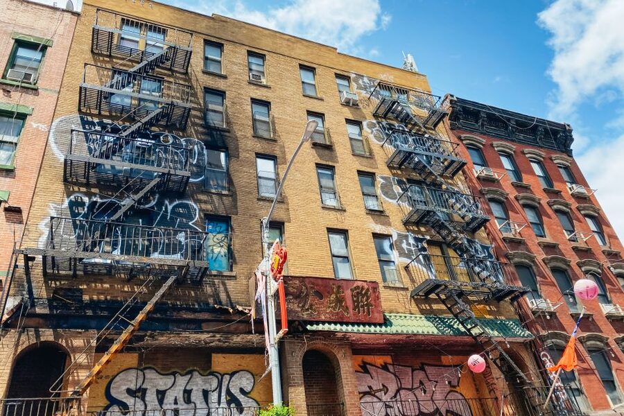 NYC: Walking Tour with Local Guide and 30+ Top NYC Sights - Key points at a glance