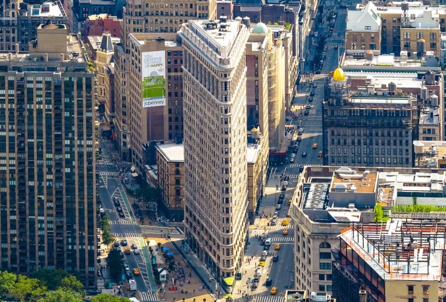 NYC: Walking Tour with Local Guide and 30+ Top NYC Sights - Why this long New York walk works well on a first day