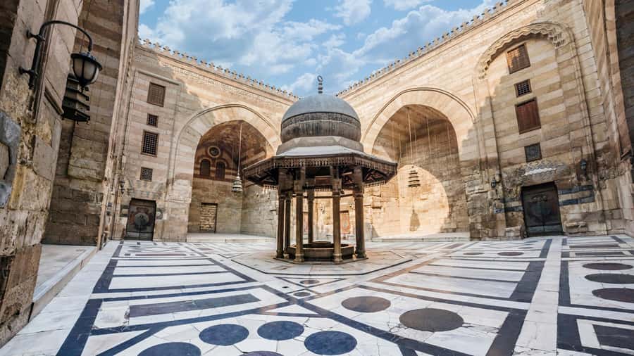 Old Cairo Guided Walk Tour: History, Culture & Street Bites - Al-Hakim Mosque and the quiet start